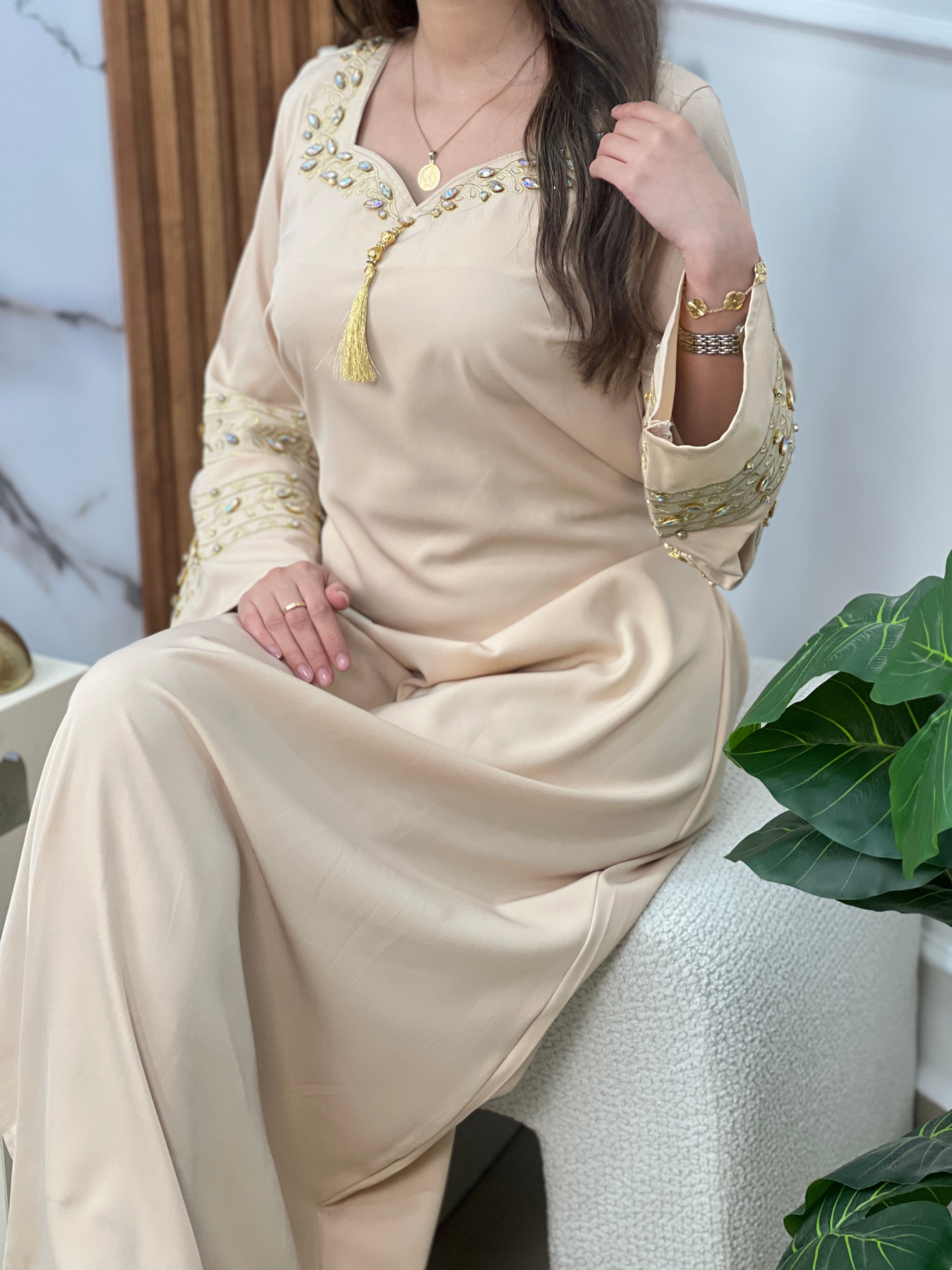 جبة لعيد الفطر✨مطروزة ومحرجة